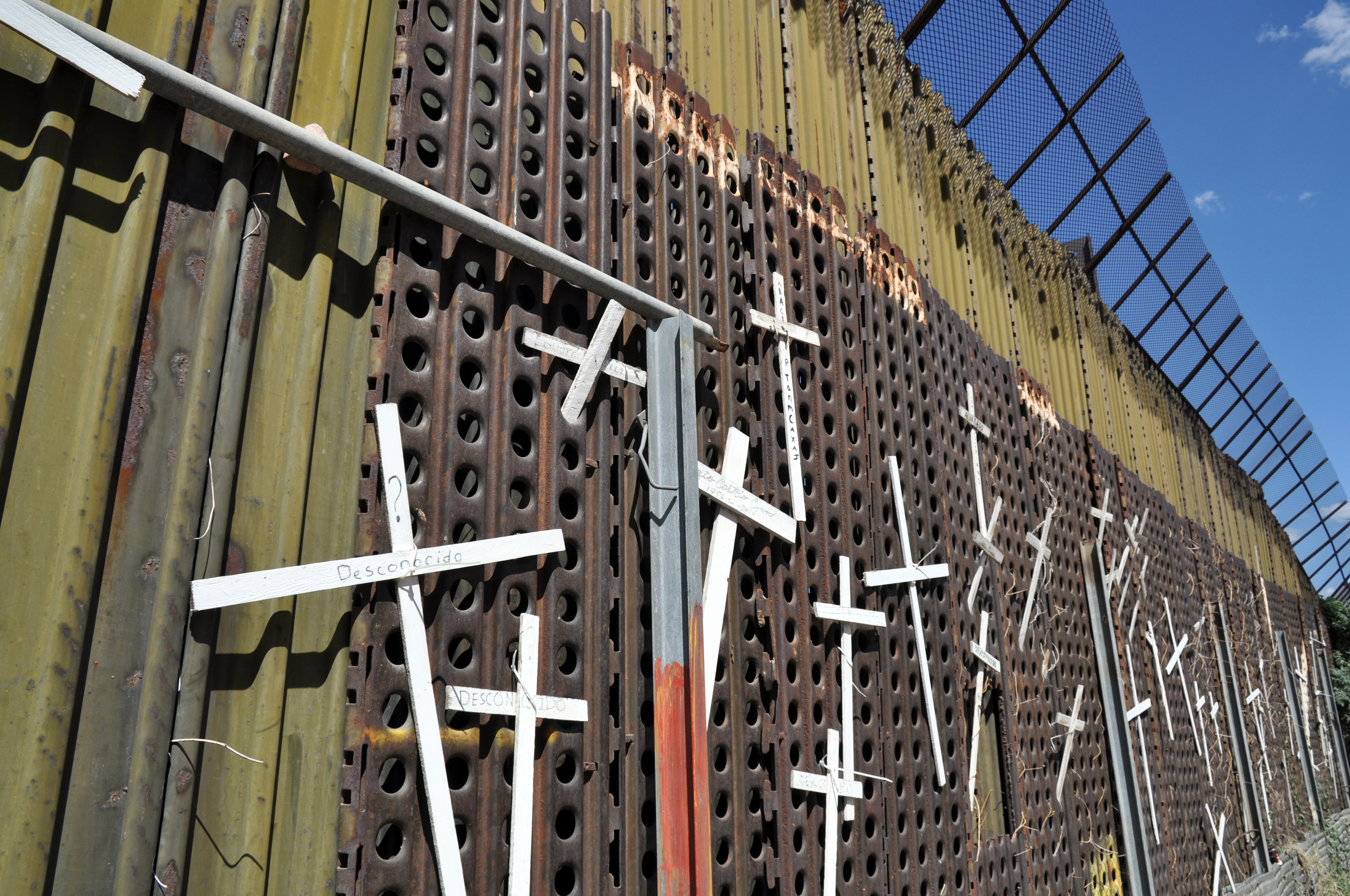 Wall of Crosses in Nogales, photo by jonathan mcintosh on Flickr