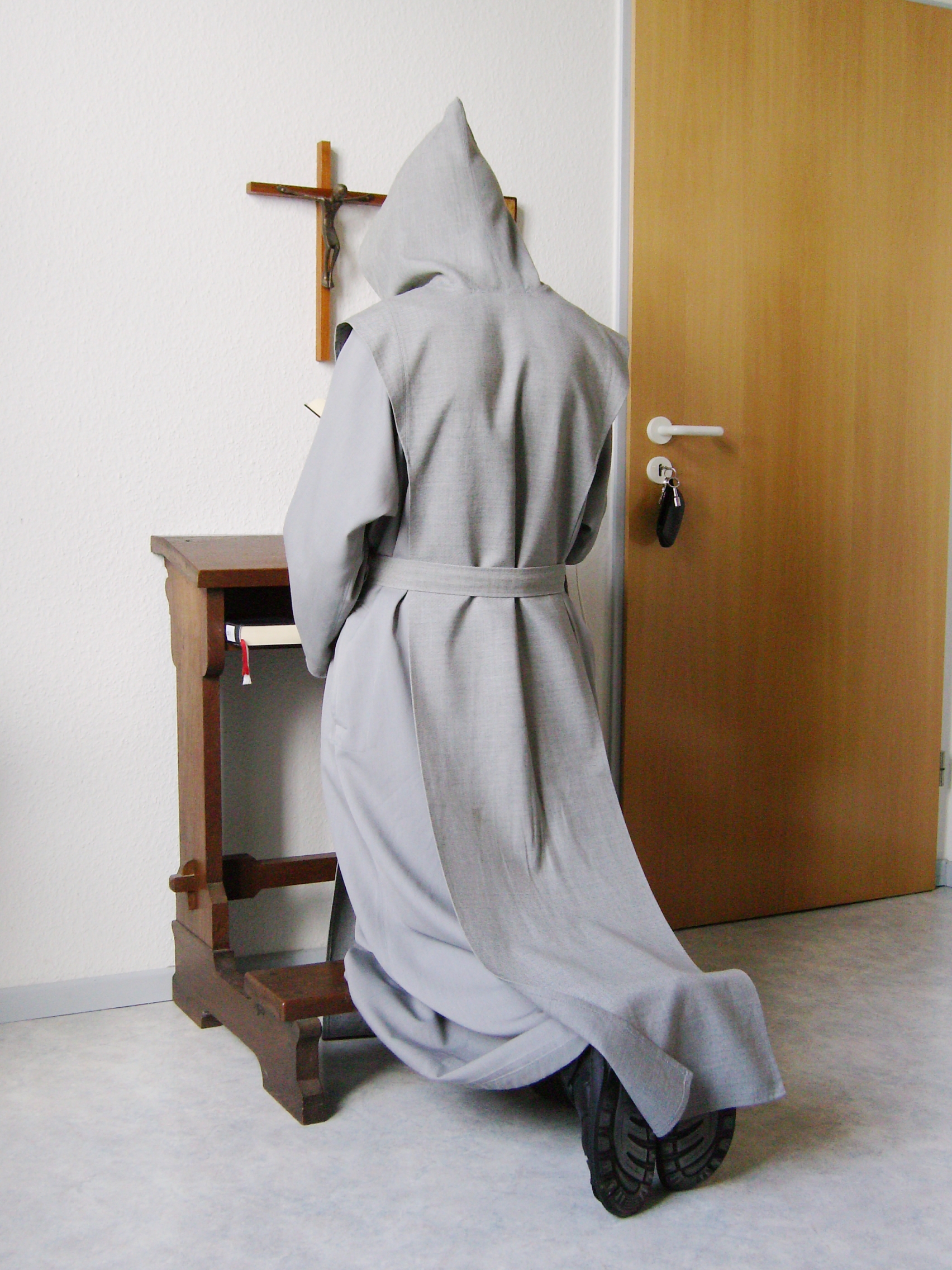 Trappist_praying_2007-08-20_dti